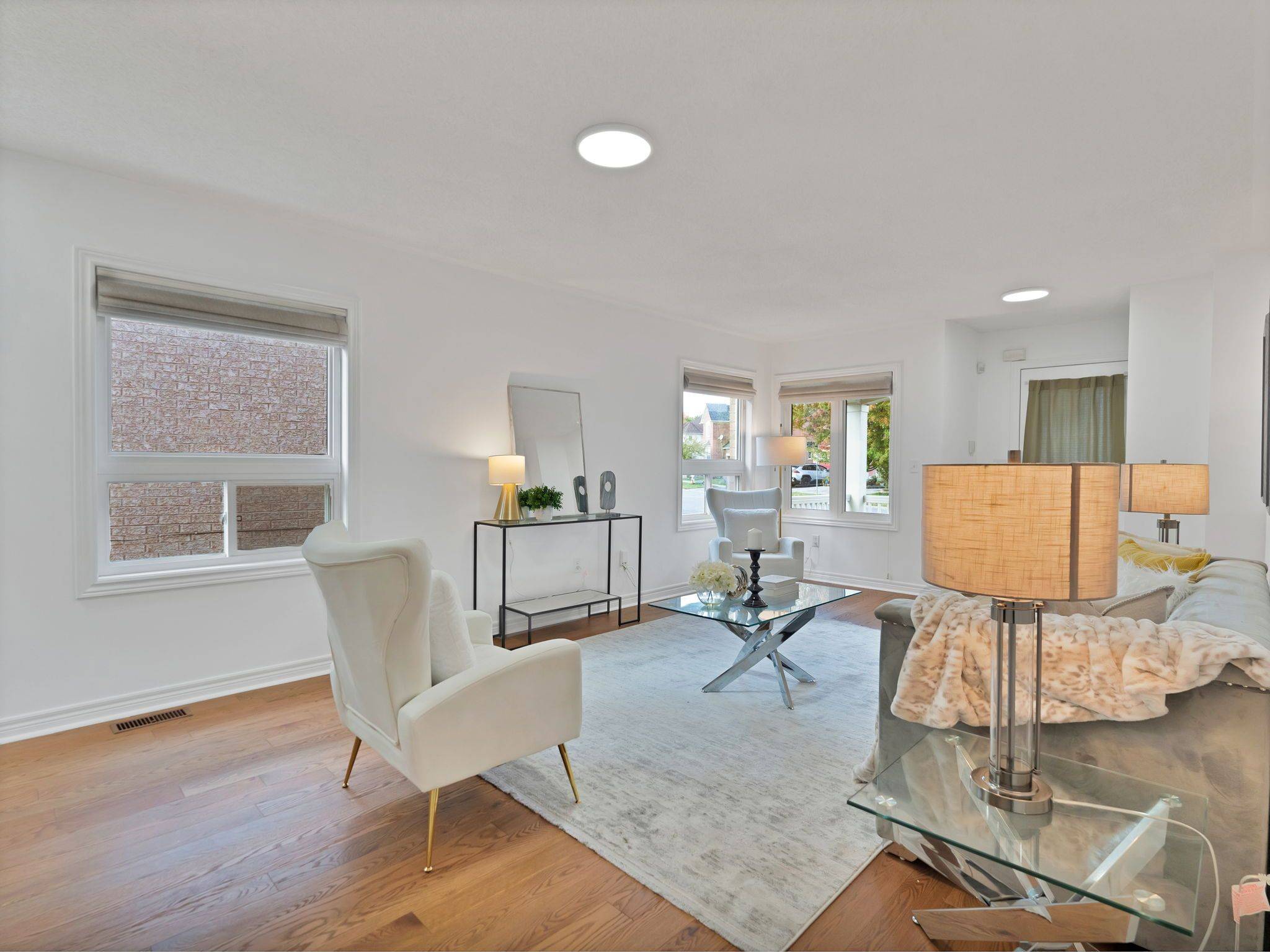 Toronto E11, ON M1X 2B9,462 Staines RD