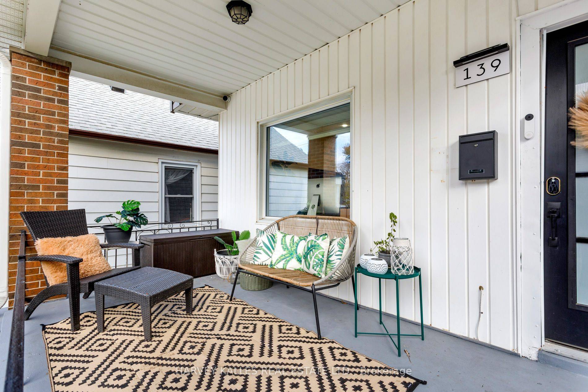 Toronto E03, ON M4C 5J7,139 King Edward AVE