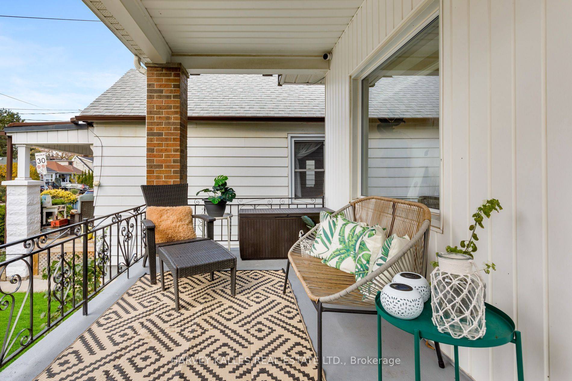 Toronto E03, ON M4C 5J7,139 King Edward AVE