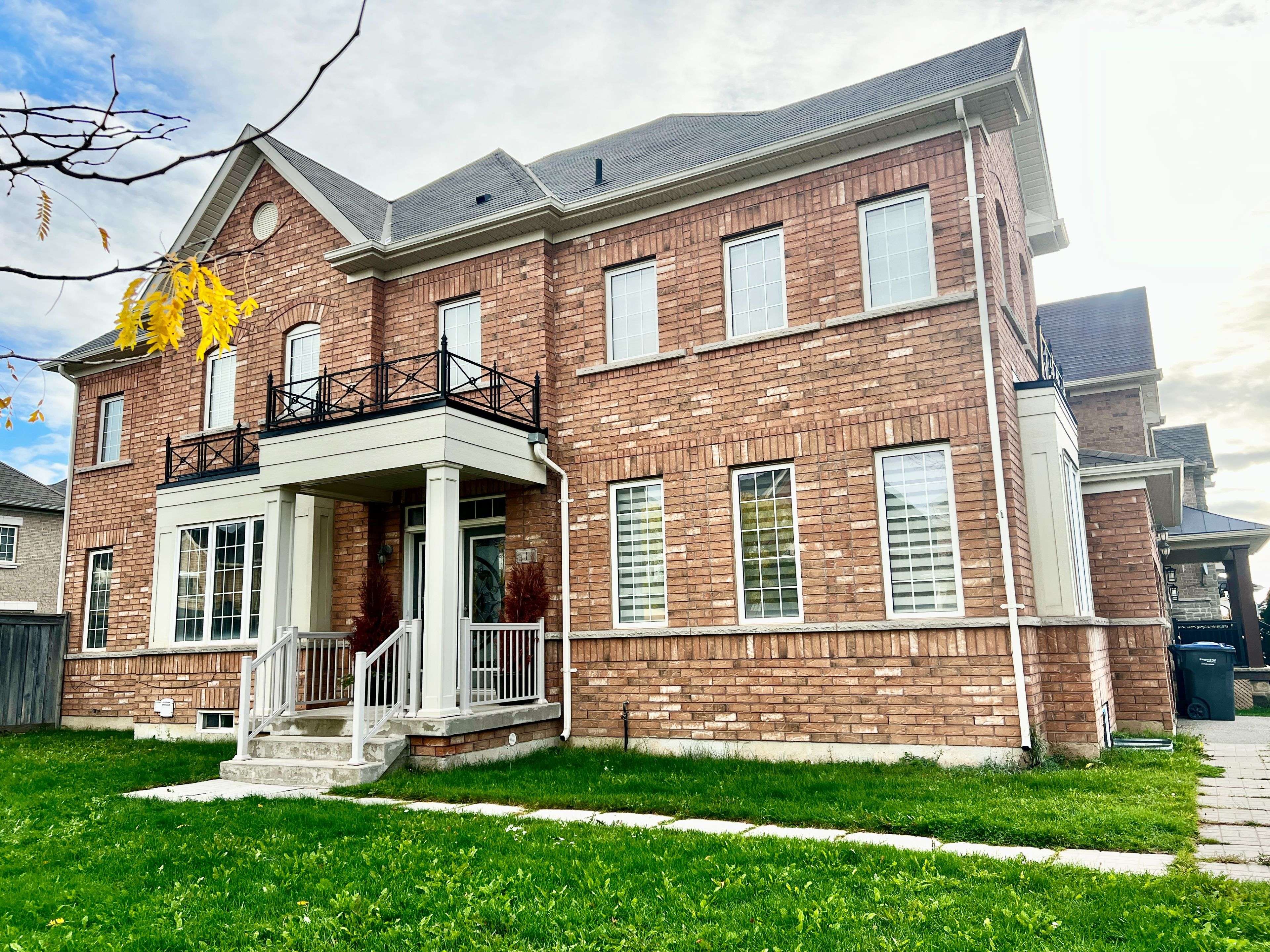 Whitby, ON L1P 0G9,2-42 Ogston CRES