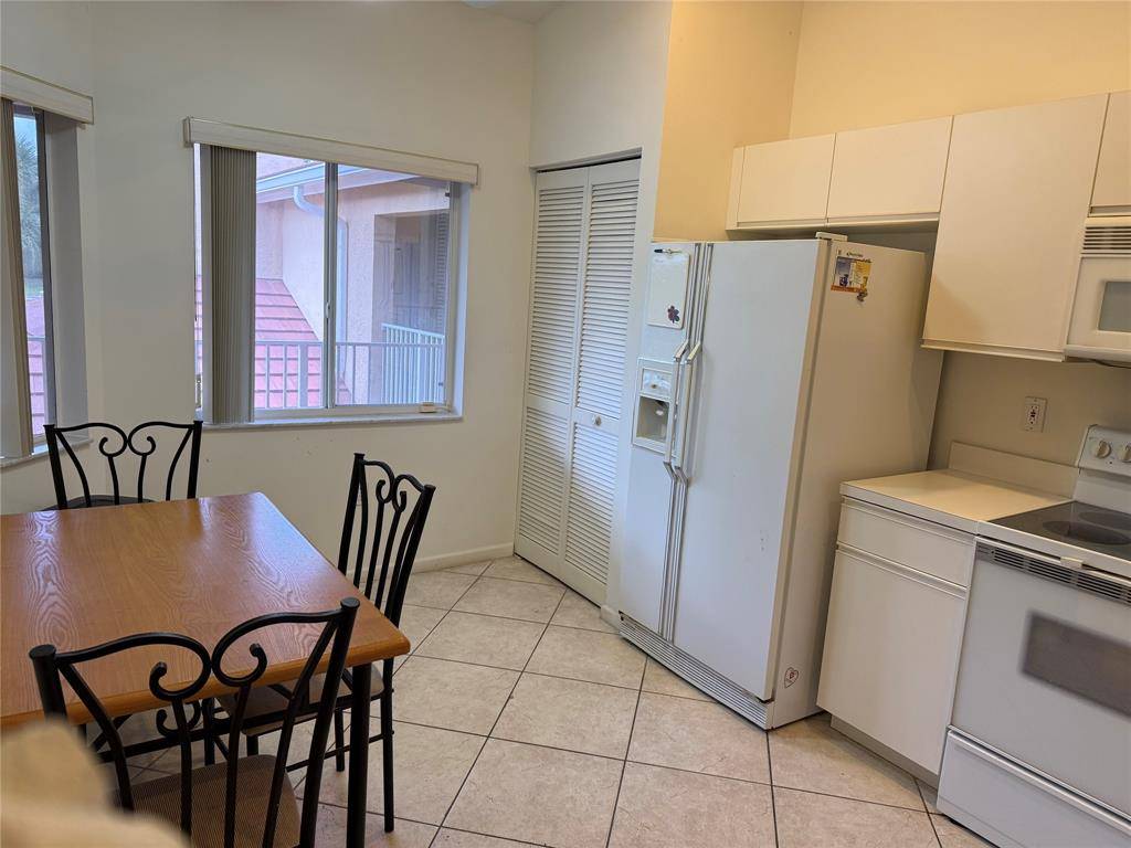 Boynton Beach, FL 33437,5914 Regal Glen Dr #205