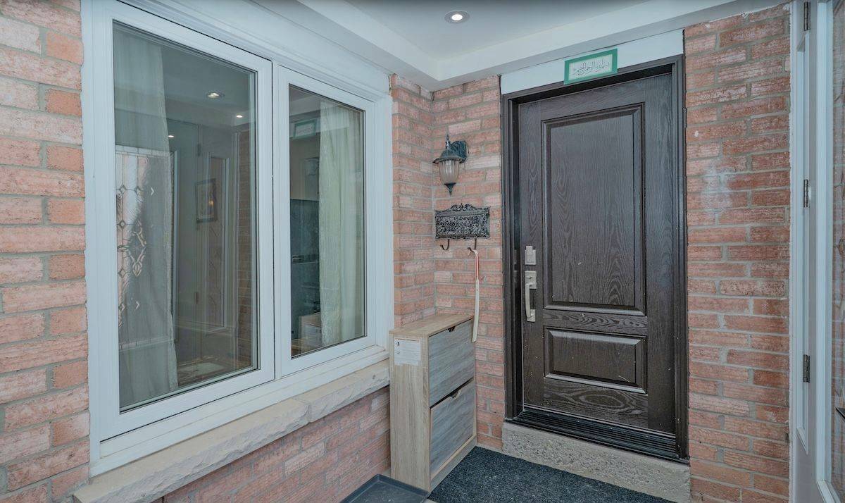 Vaughan, ON L4J 4W7,85 Glen CRES #Main Floor