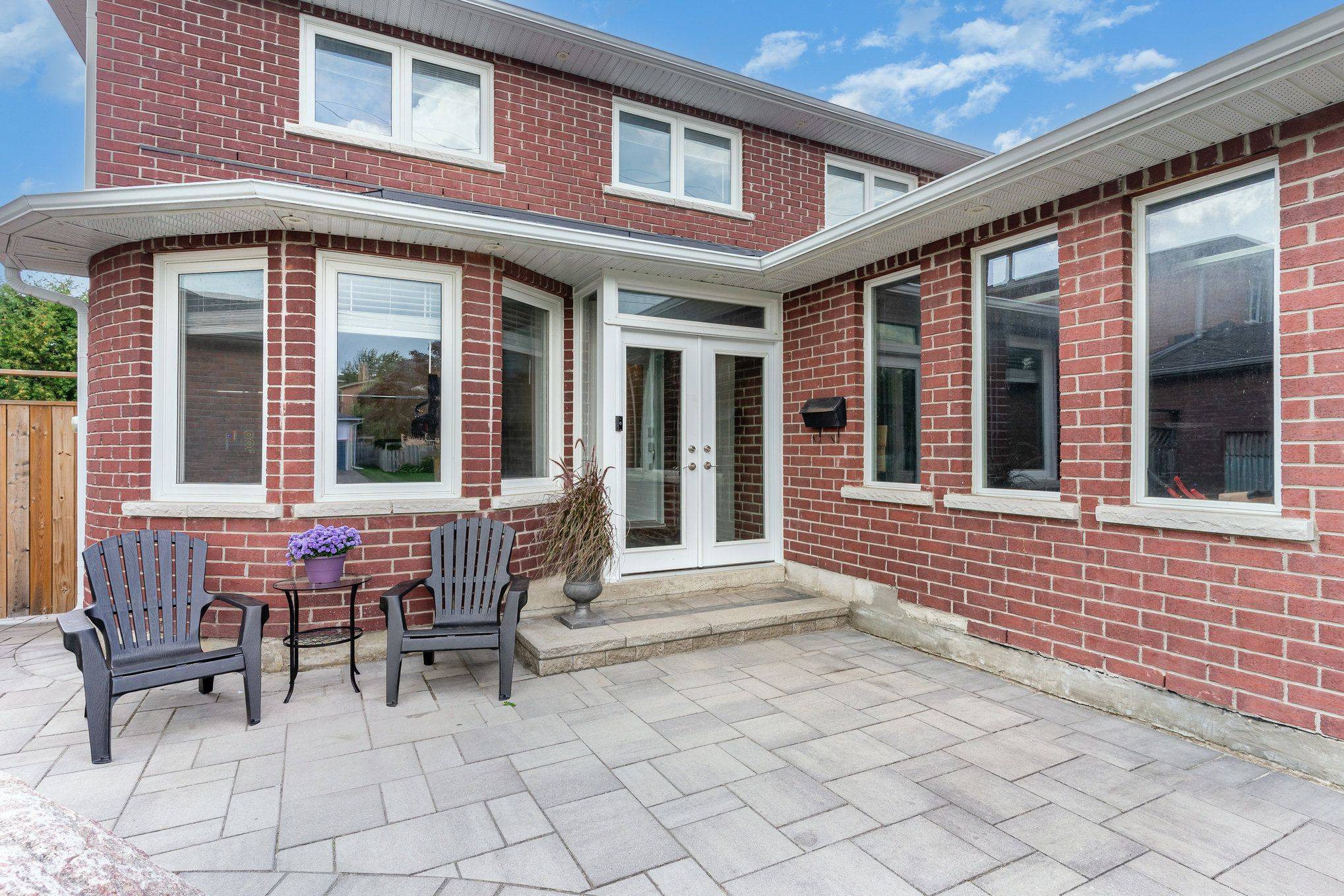 Newmarket, ON L3Y 6L3,293 London RD