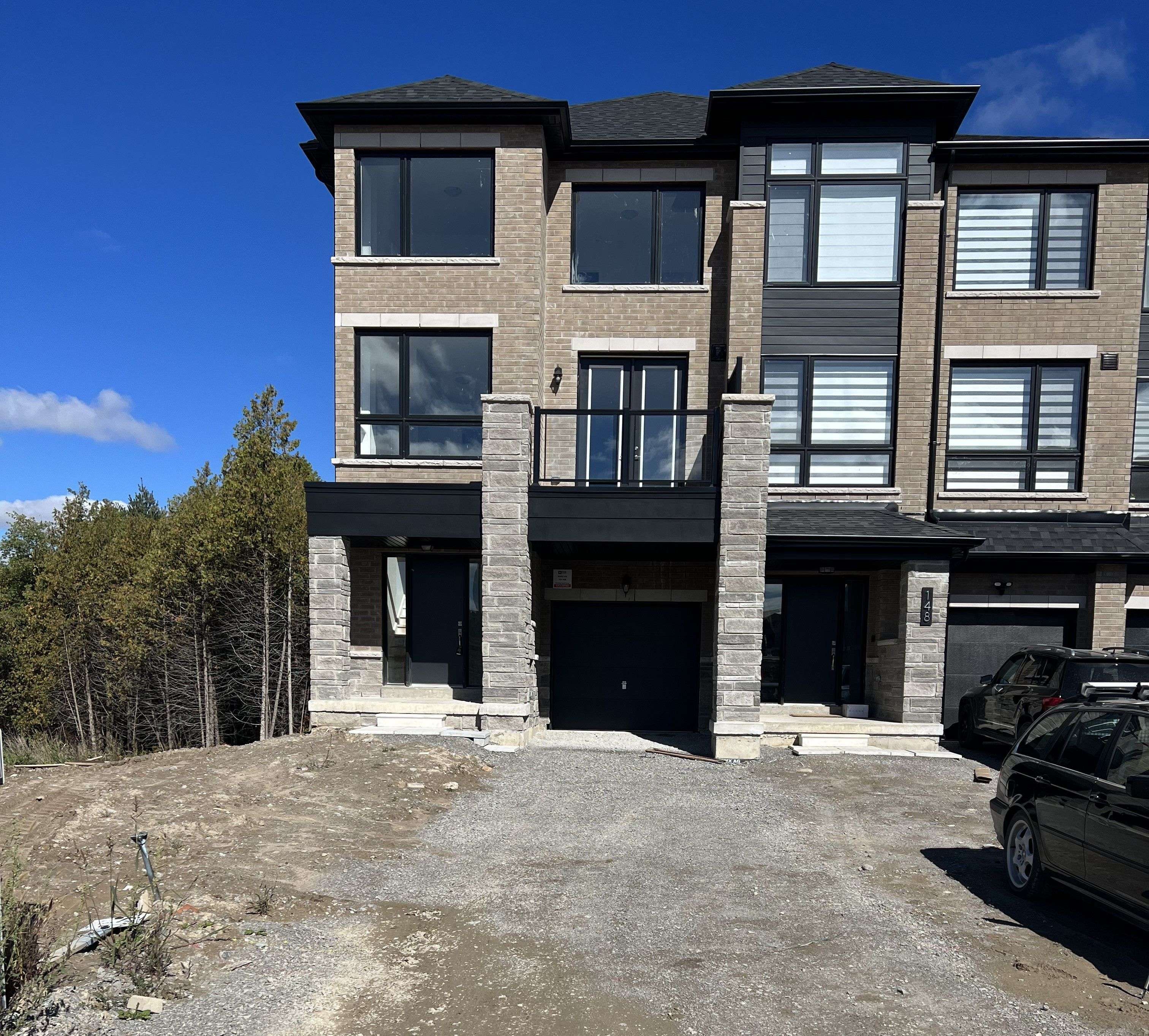 Barrie, ON L4M 0M2,150 Blue Forest CRES