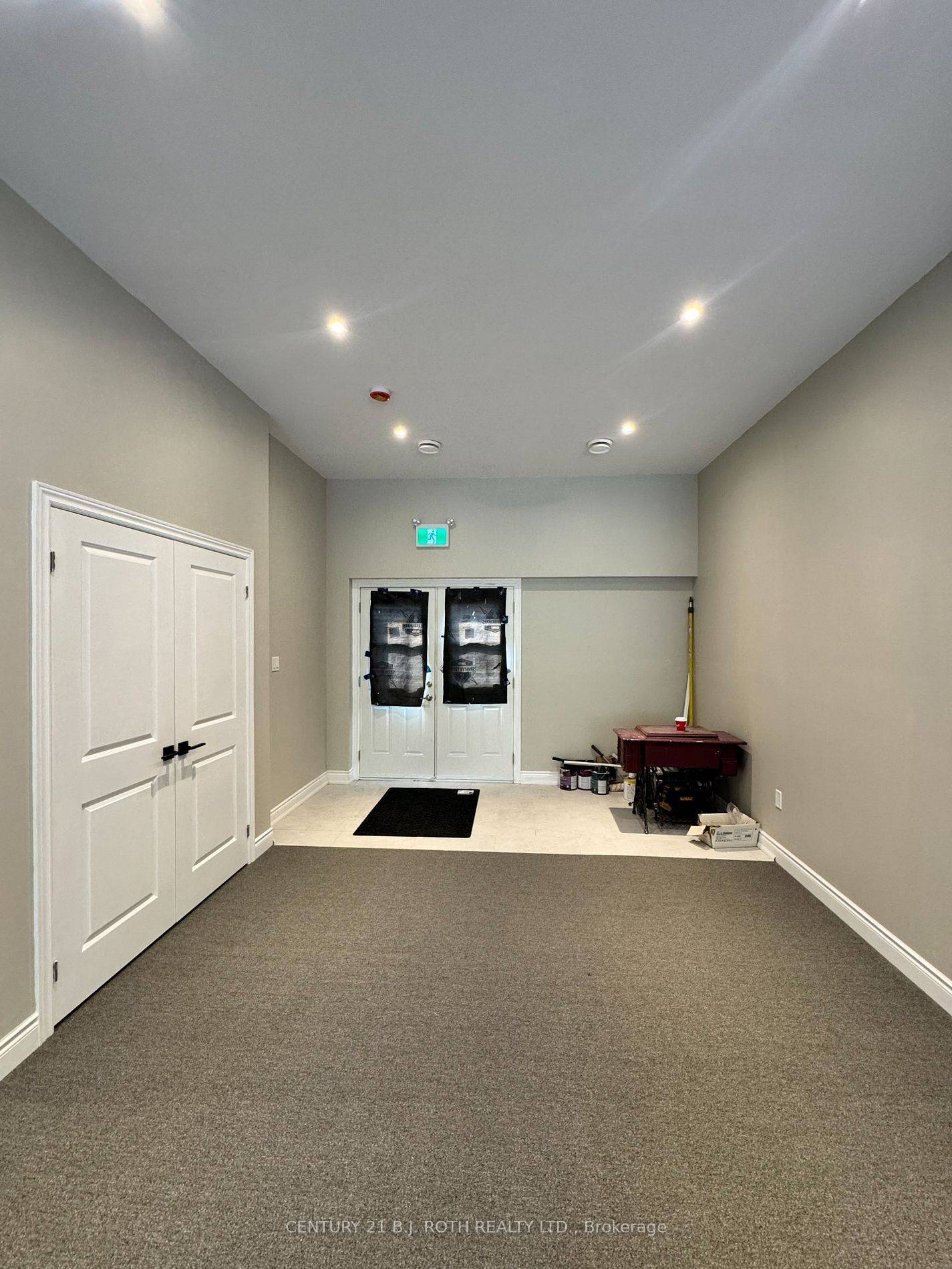 Barrie, ON L4N 1T1,58 Mary ST #Back