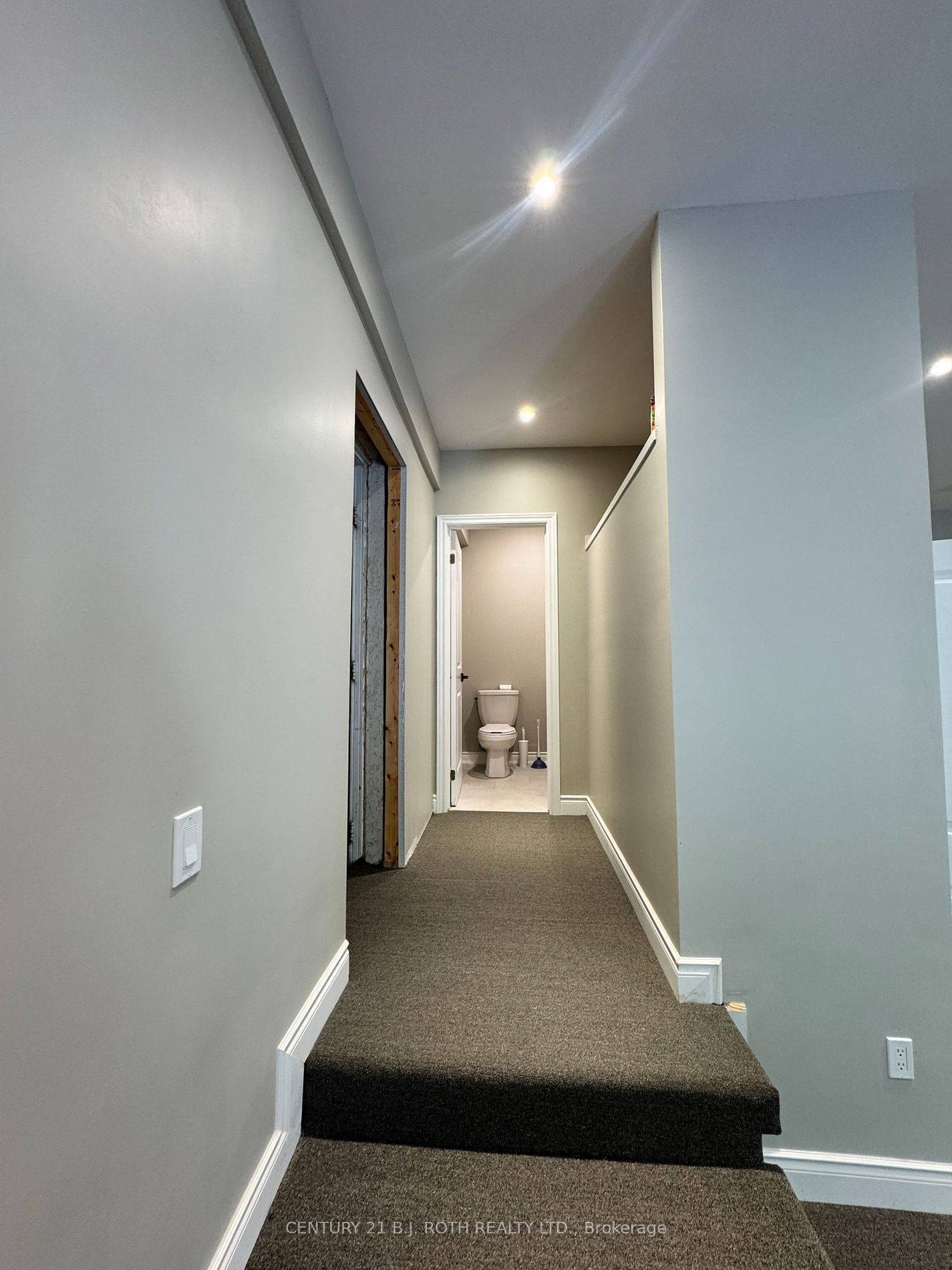 Barrie, ON L4N 1T1,58 Mary ST #Back