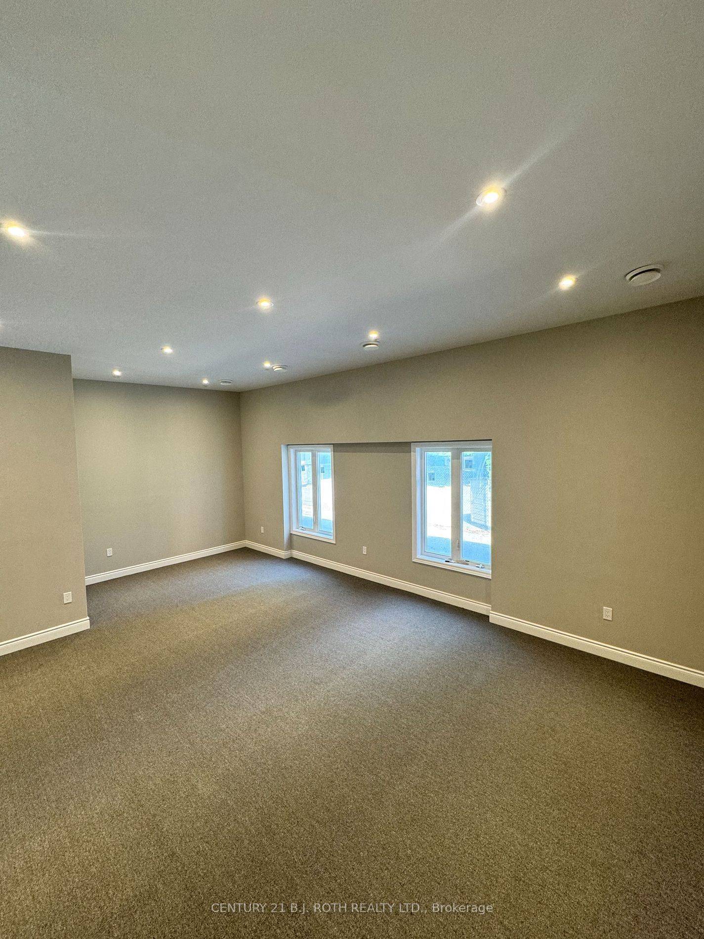 Barrie, ON L4N 1T1,58 Mary ST #Back