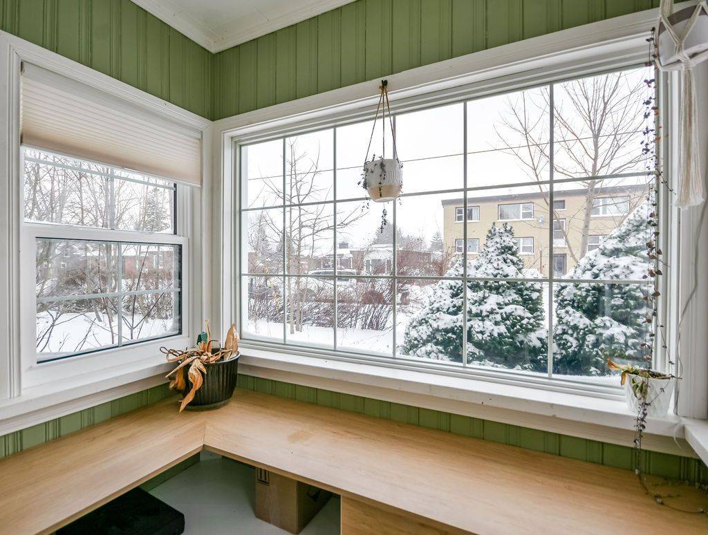 Springwater, ON L0L 1P0,15 Stone ST