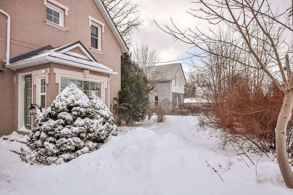 Springwater, ON L0L 1P0,15 Stone ST