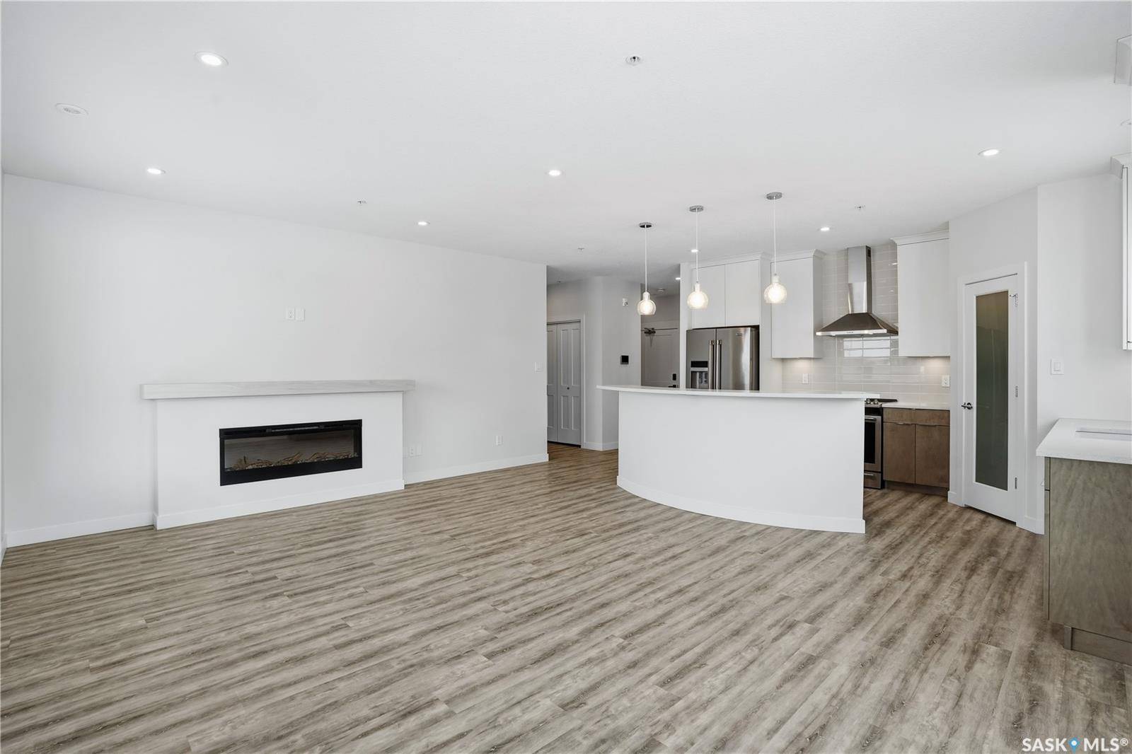 Regina, SK S4S 7A3,3581 Evans COURT #201