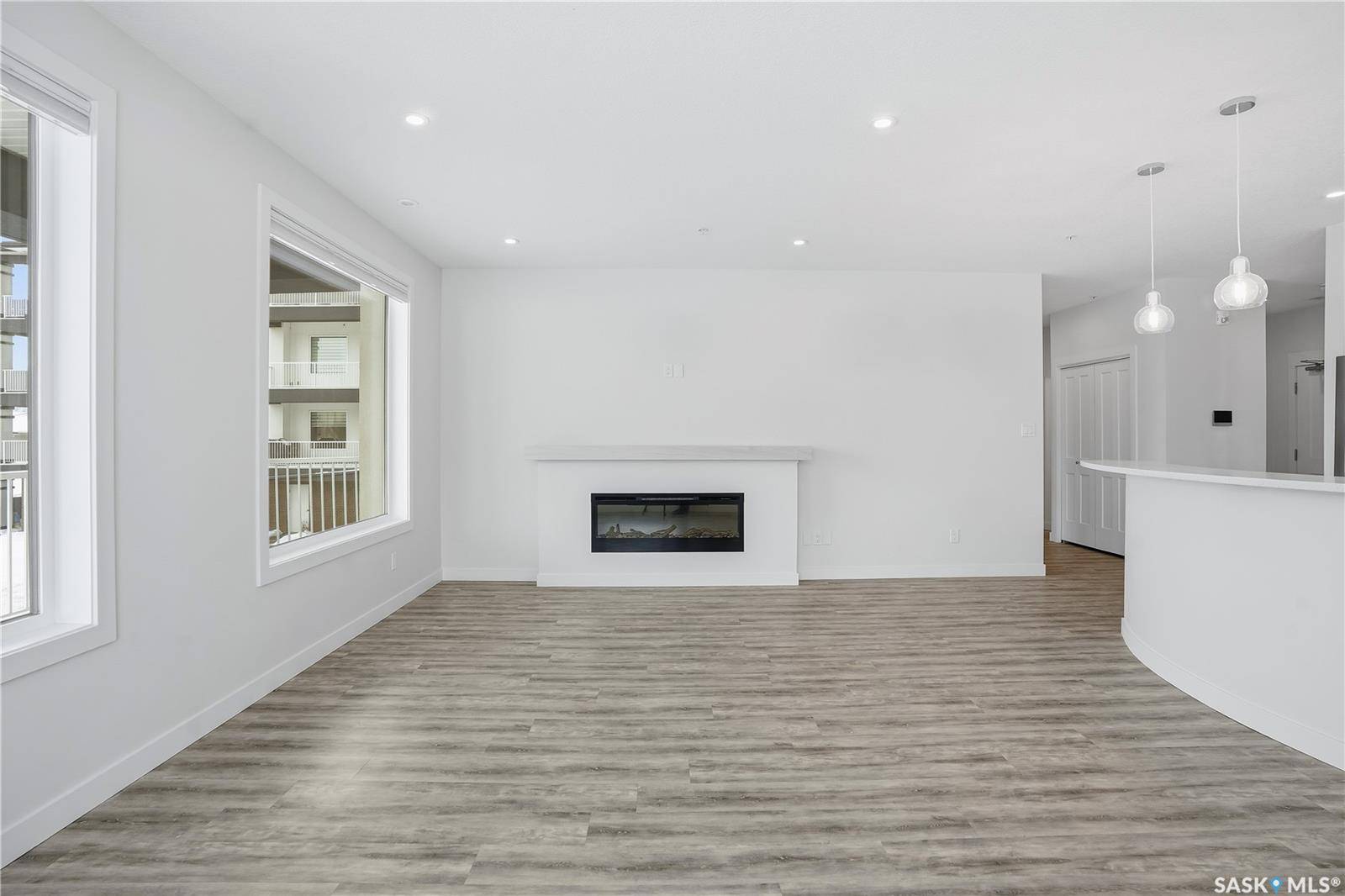 Regina, SK S4S 7A3,3581 Evans COURT #201