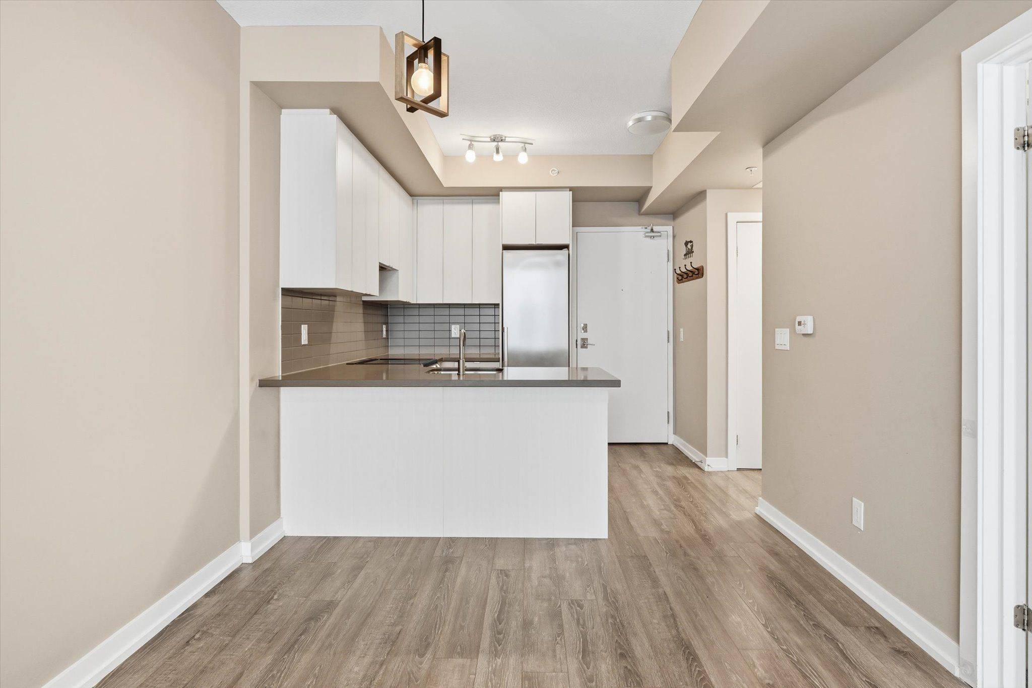 Burlington, ON L7T 0B8,457 Plains RD E #320