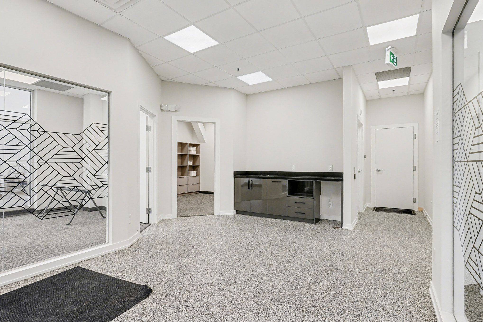 Mississauga, ON L4W 5M8,5250 Solar DR #33