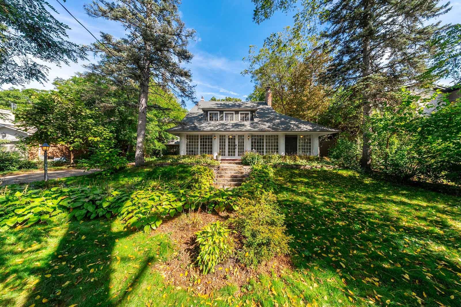 Mississauga, ON L5H 3H2,1173 Queen Victoria AVE