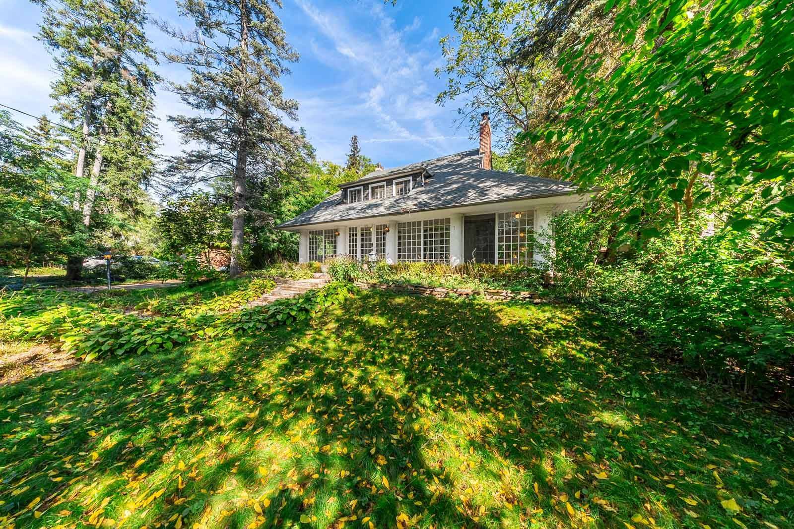 Mississauga, ON L5H 3H2,1173 Queen Victoria AVE