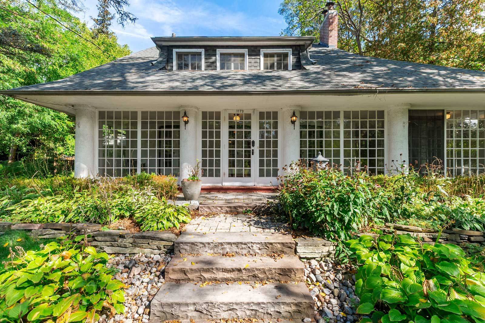 Mississauga, ON L5H 3H2,1173 Queen Victoria AVE