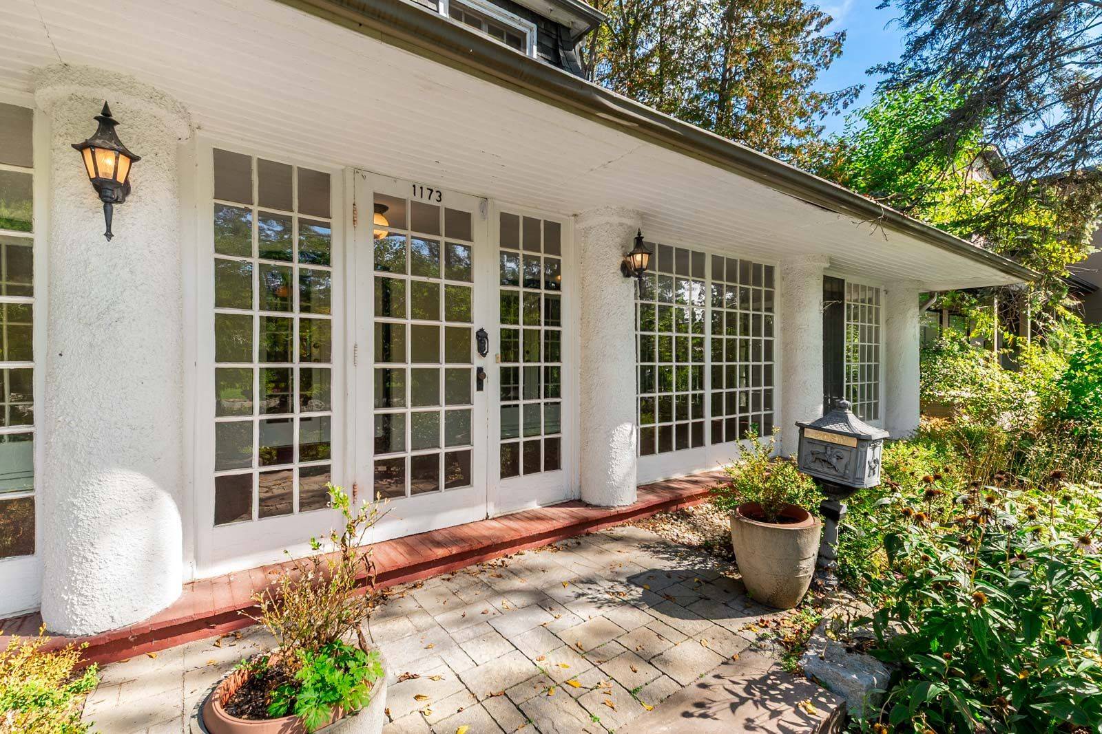 Mississauga, ON L5H 3H2,1173 Queen Victoria AVE