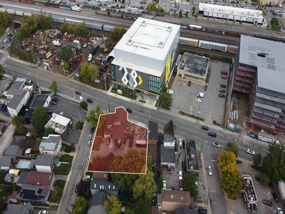 Toronto W02, ON M6S 2S6,3513 Dundas ST W