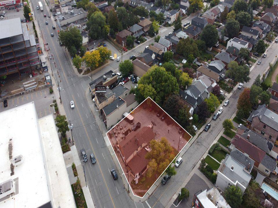 Toronto W02, ON M6S 2S6,3513 Dundas ST W