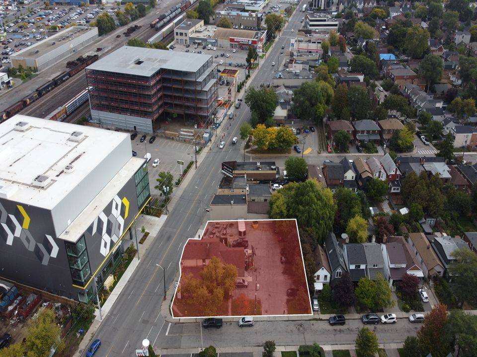 Toronto W02, ON M6S 2S6,3513 Dundas ST W