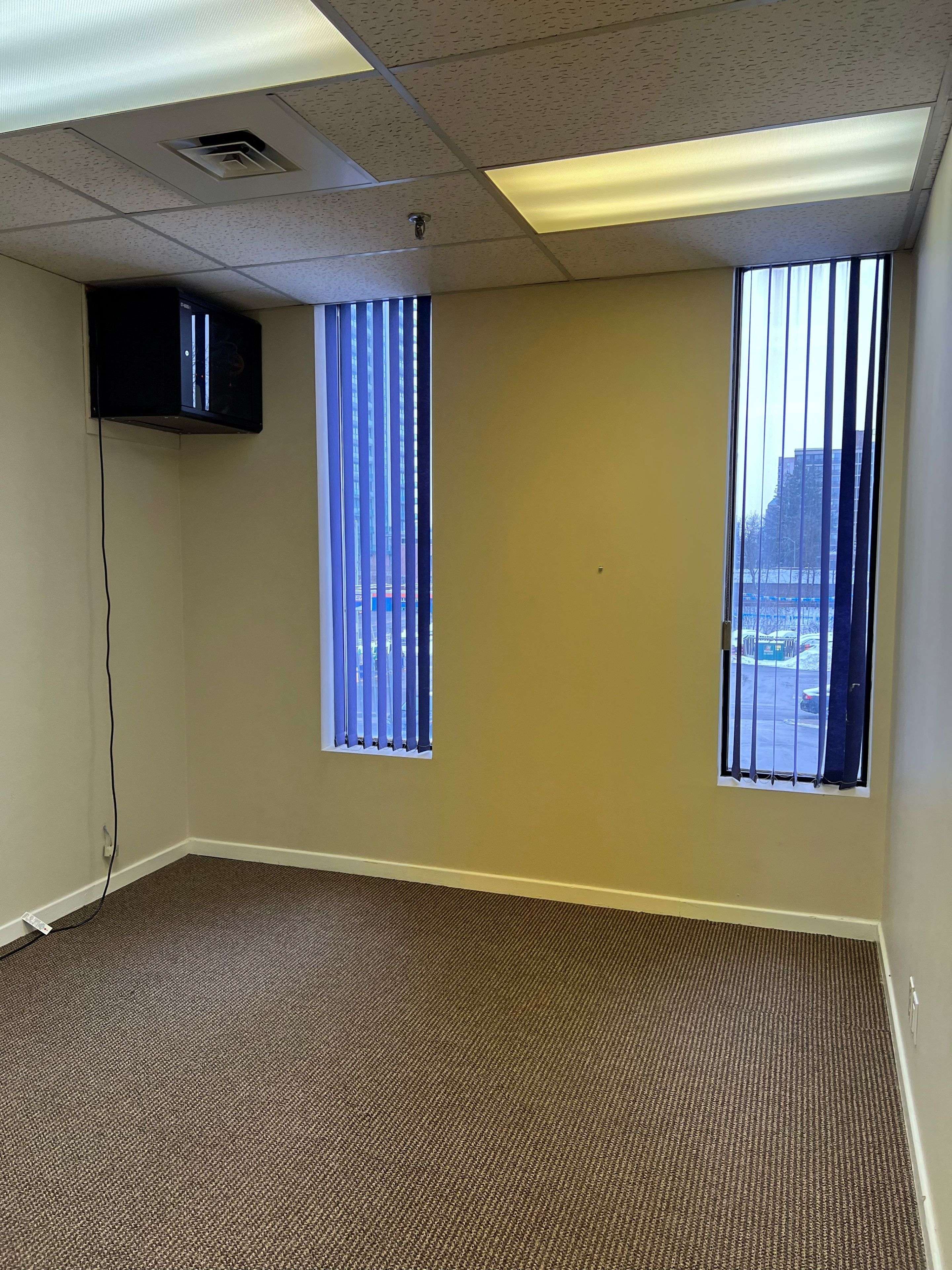 Brampton, ON L6V 1B2,134 Queen ST E #204