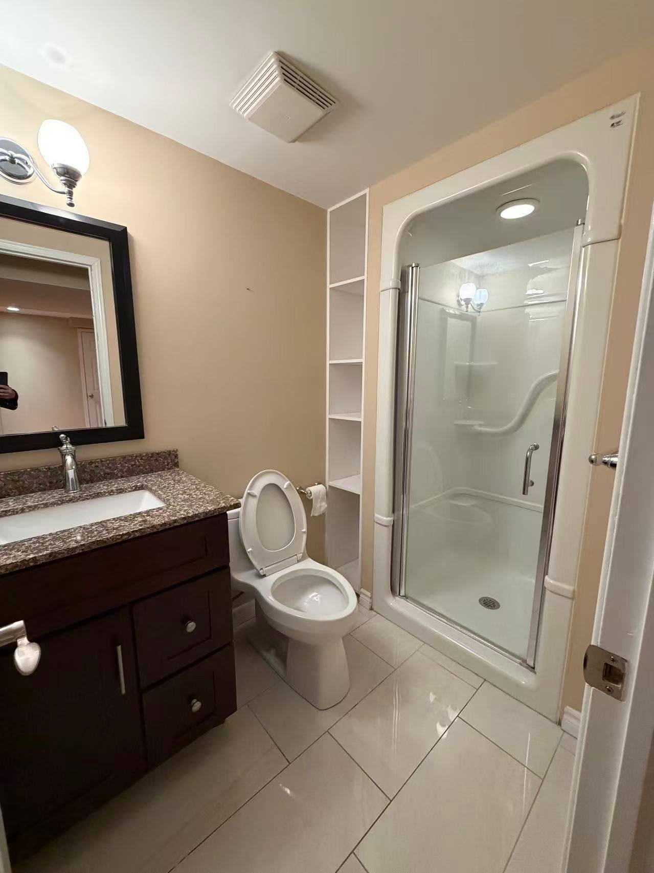 Mississauga, ON L5V 1G6,4650 Crosswinds DR #Lower