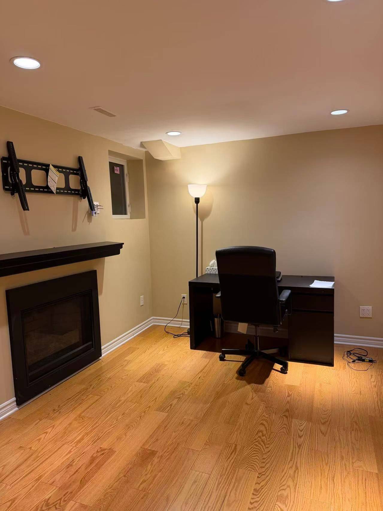 Mississauga, ON L5V 1G6,4650 Crosswinds DR #Lower