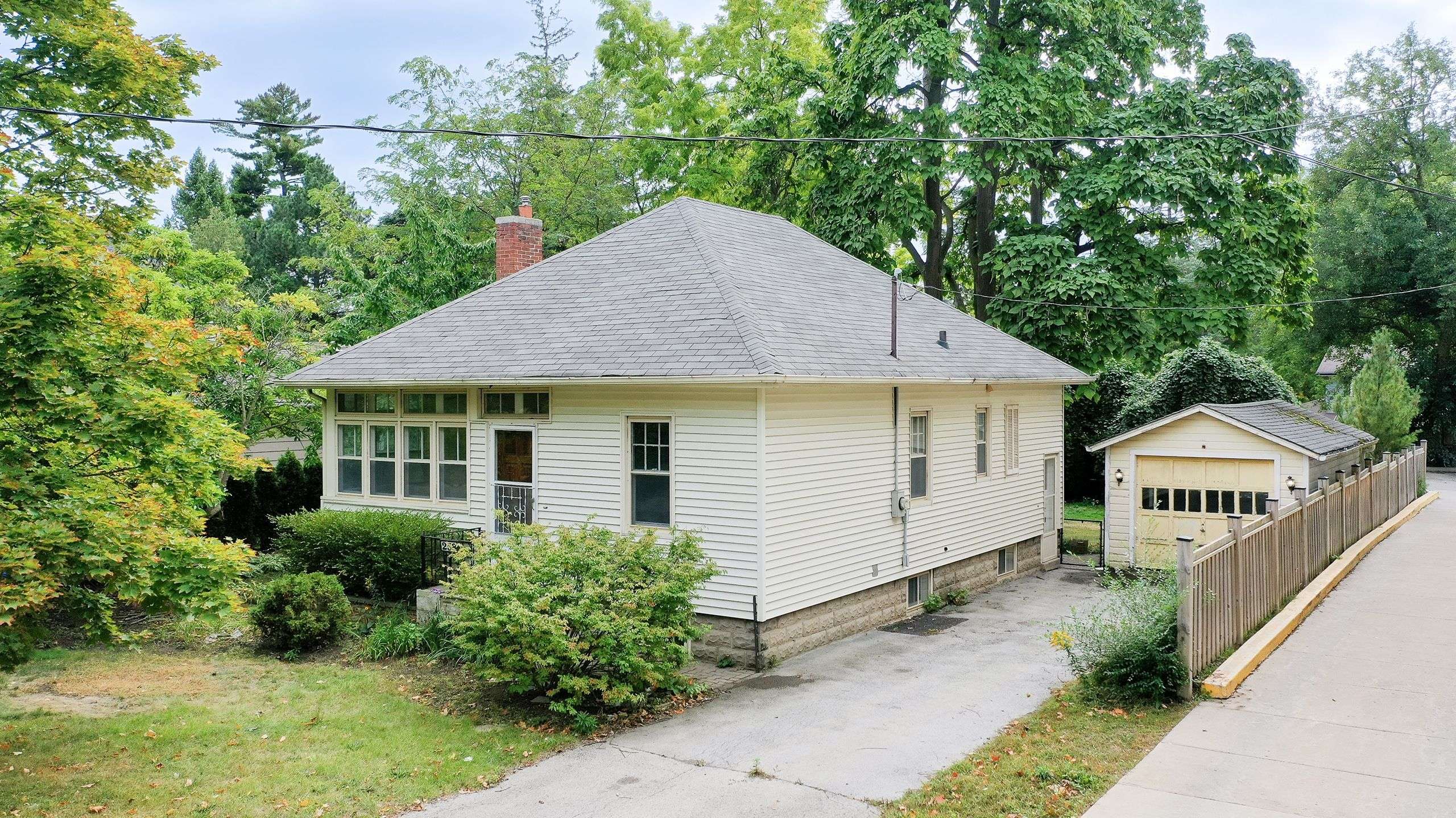 Oakville, ON L6J 3L4,258 Reynolds ST