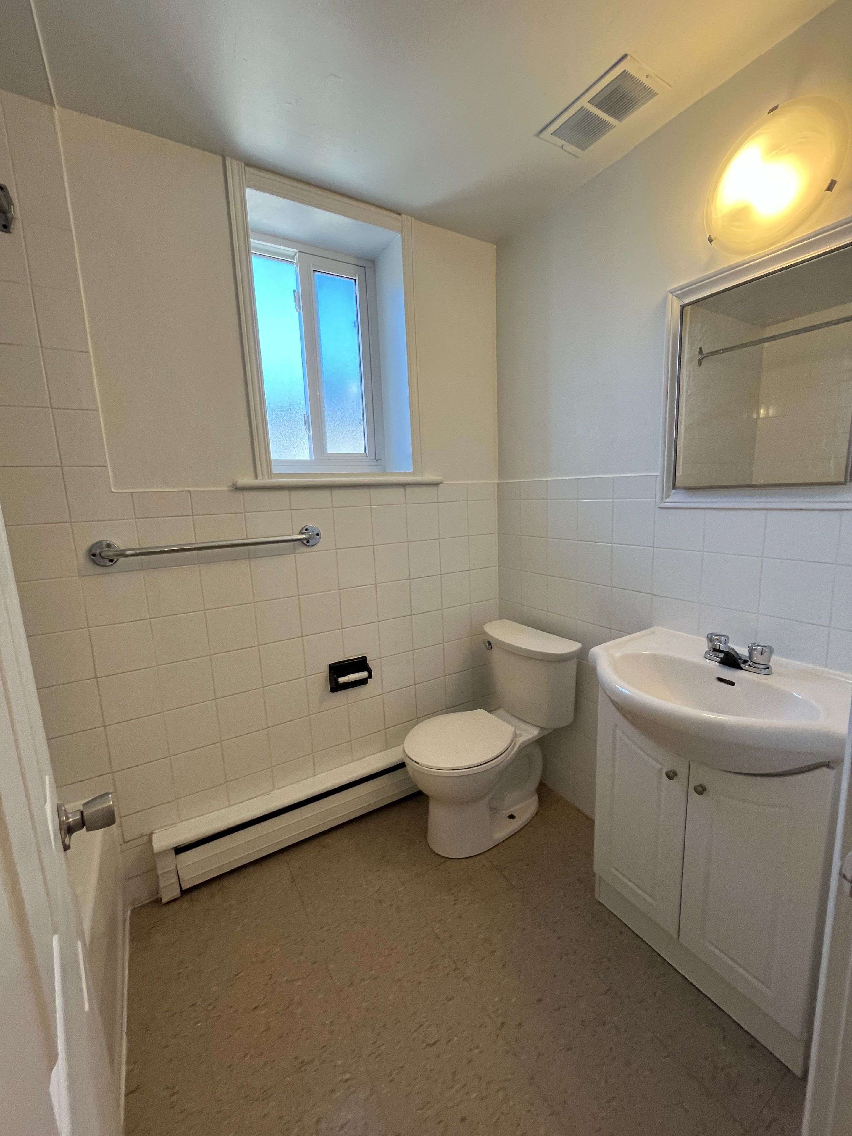 Hamilton, ON L8V 1V2,672 Fennell AVE E #17