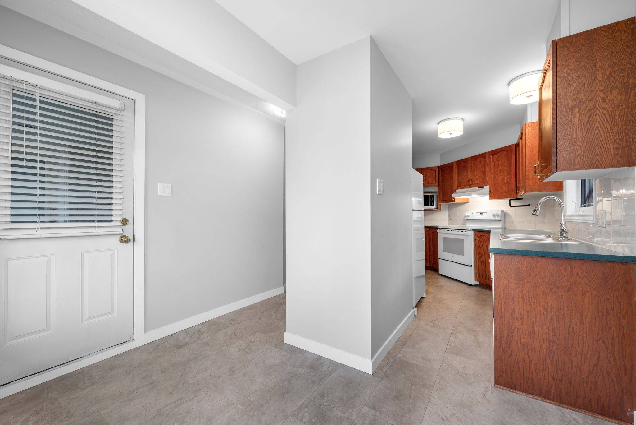 Beacon Hill North - South And Area, ON K1J 1B6,1673 Locksley LN