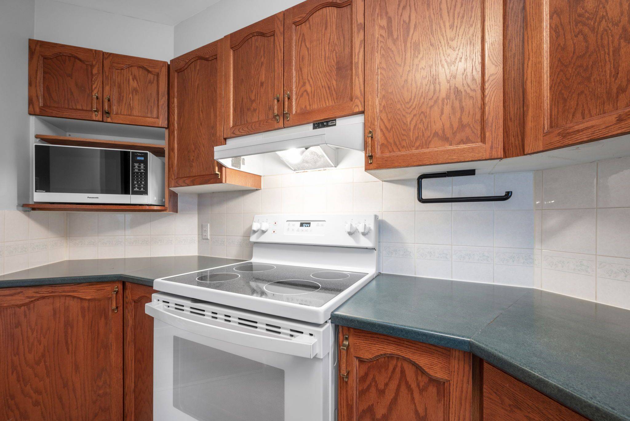 Beacon Hill North - South And Area, ON K1J 1B6,1673 Locksley LN