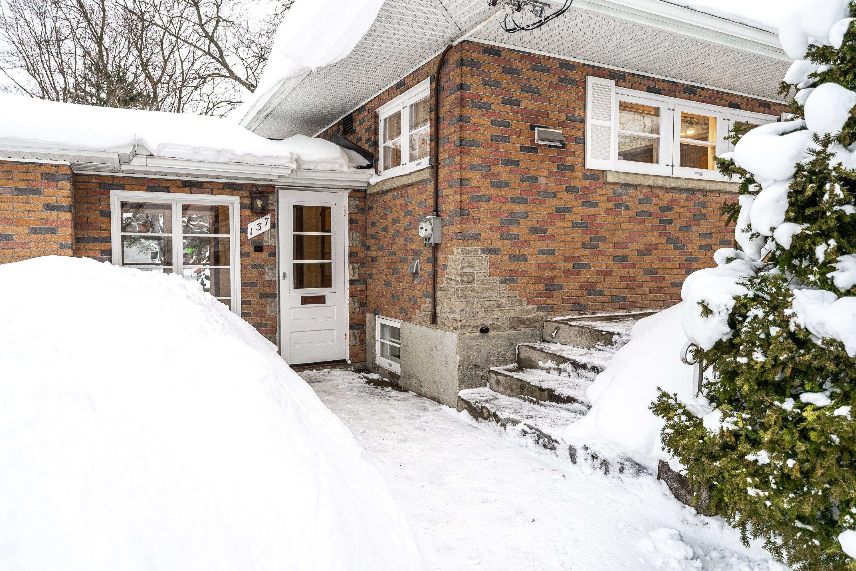 Stratford, ON N5A 5Z3,137 Britannia ST