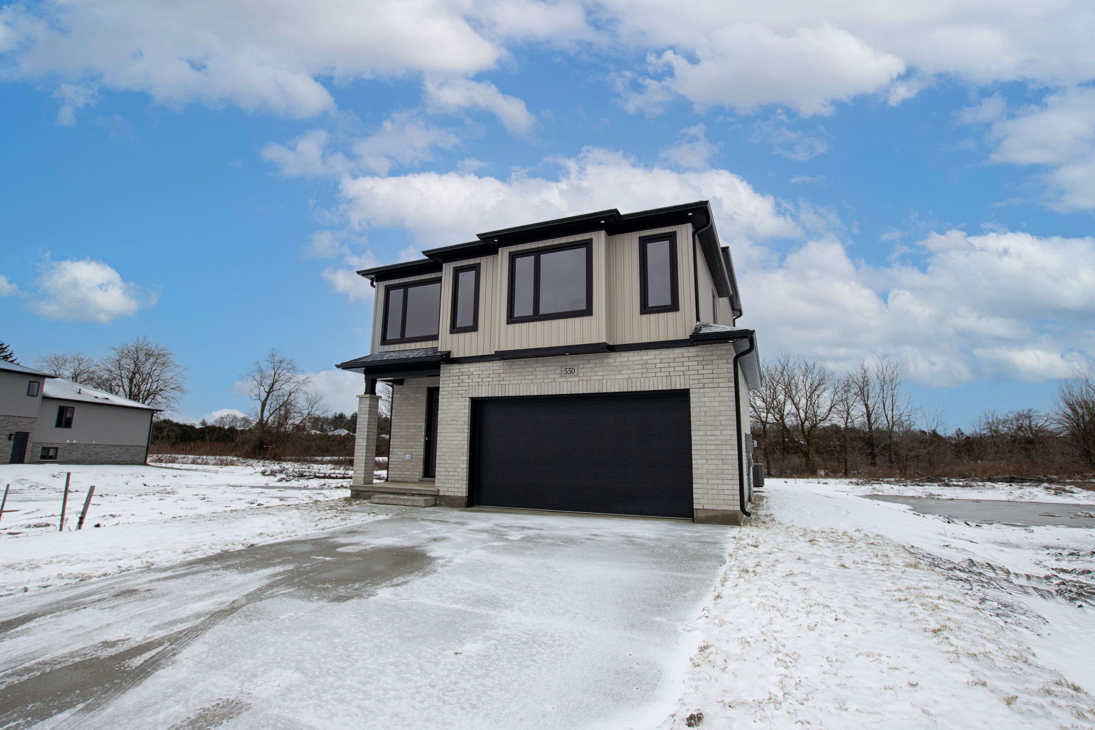 Strathroy-caradoc, ON N0L 1W0,536 REGENT ST