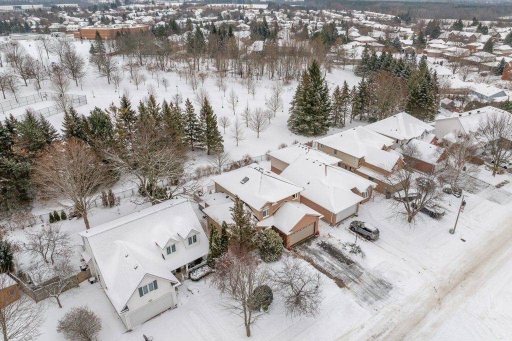 Guelph, ON N1C 1B7,20 Tanager DR