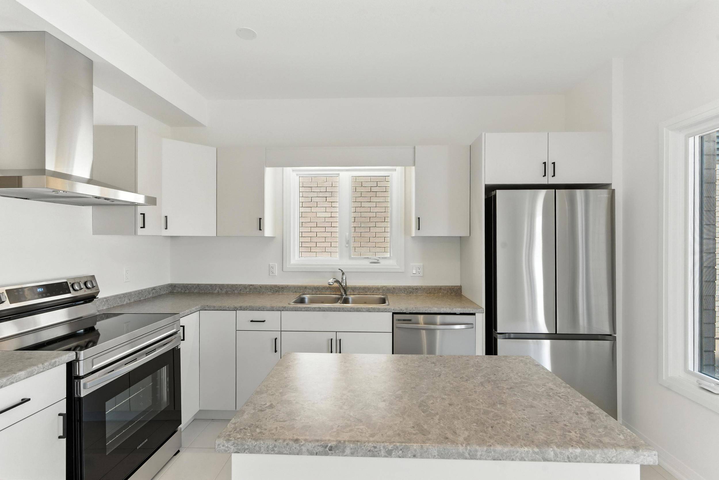 Fort Erie, ON L2A 4M4,1022 Kraft RD N