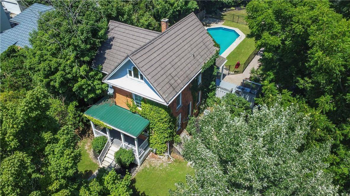 Haldimand, ON N3W 1B4,94 Sutherland ST W