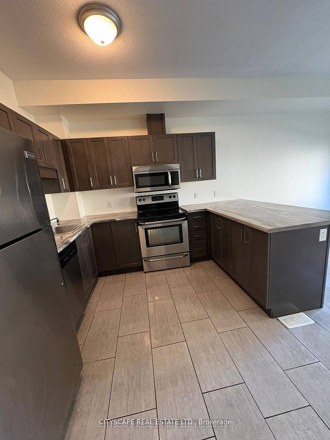 Norwich, ON N0J 1P0,10 Dufferin ST #18