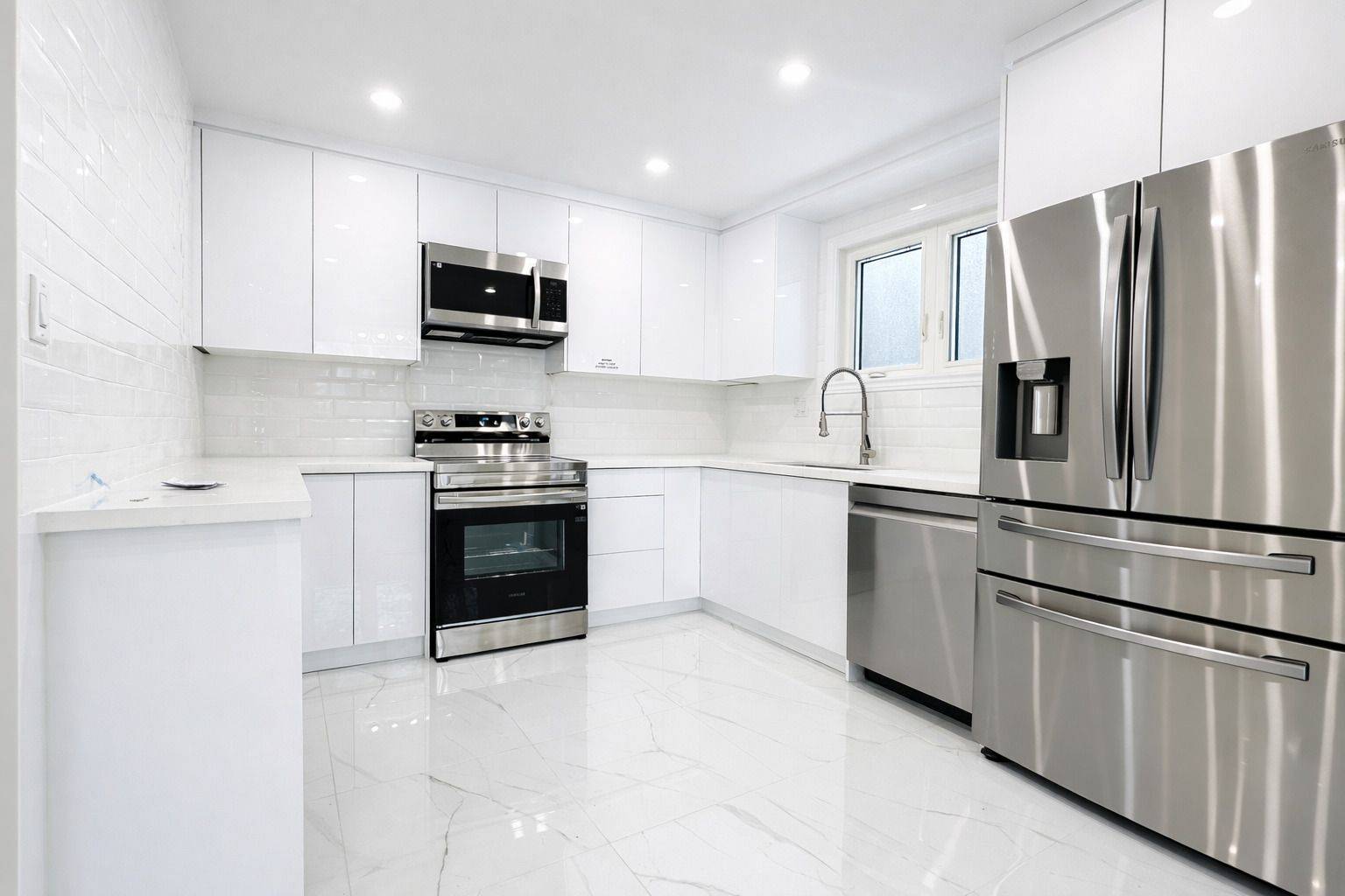 Kitchener, ON N2M 2L6,384 Westwood DR #Upper