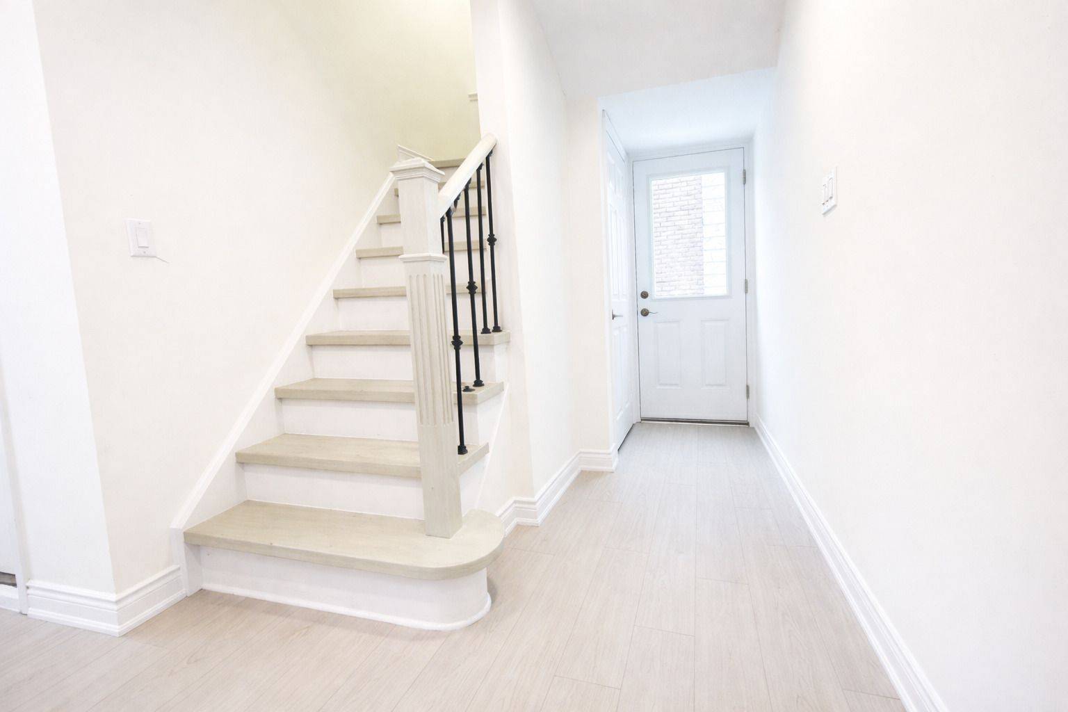 Kitchener, ON N2M 2L6,384 Westwood DR #Upper