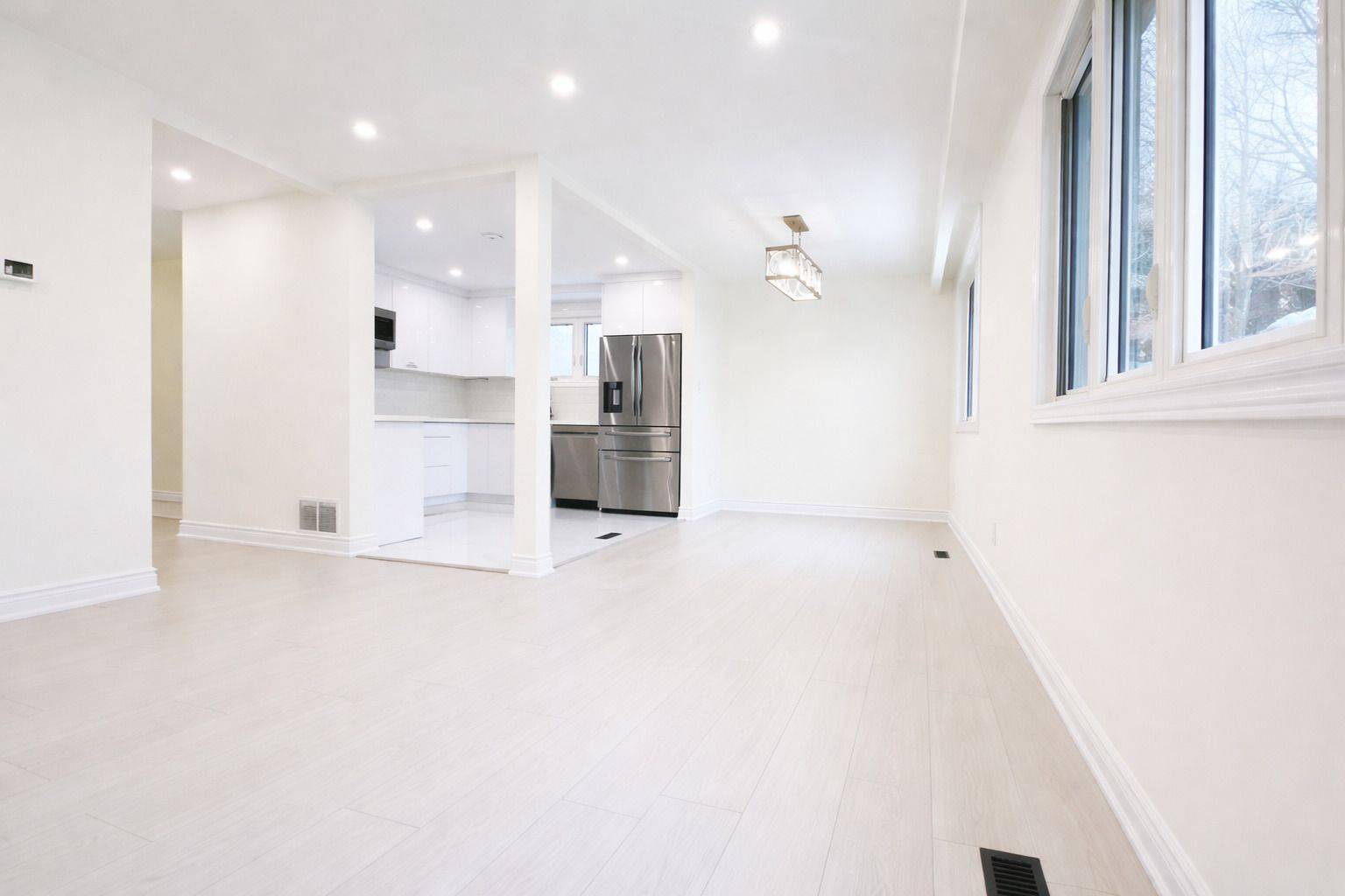 Kitchener, ON N2M 2L6,384 Westwood DR #Upper