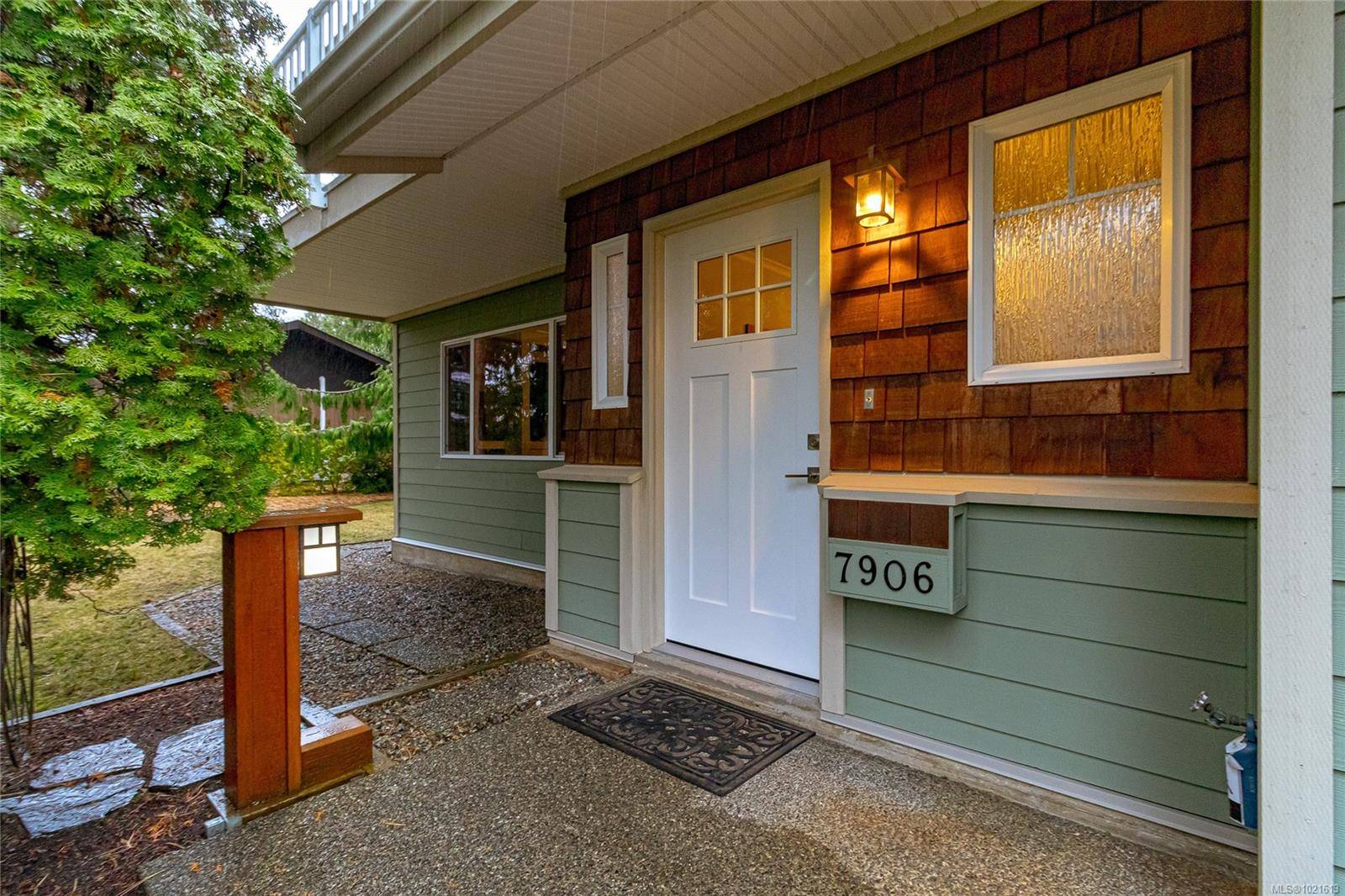 Central Saanich, BC V8M 1L5,7906 Patterson Rd