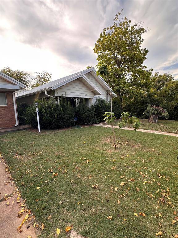 Jacksboro, TX 76458,421 N 3rd Street