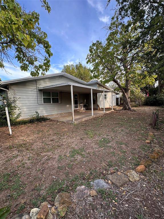 Jacksboro, TX 76458,421 N 3rd Street