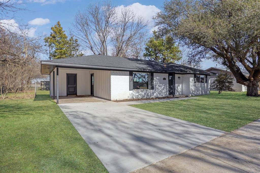 Leonard, TX 75452,104 W Short Street