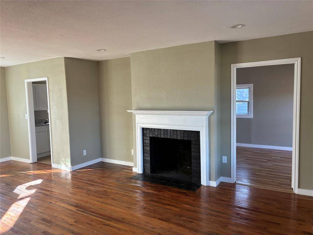 Fort Worth, TX 76116,6329 Calmont Avenue