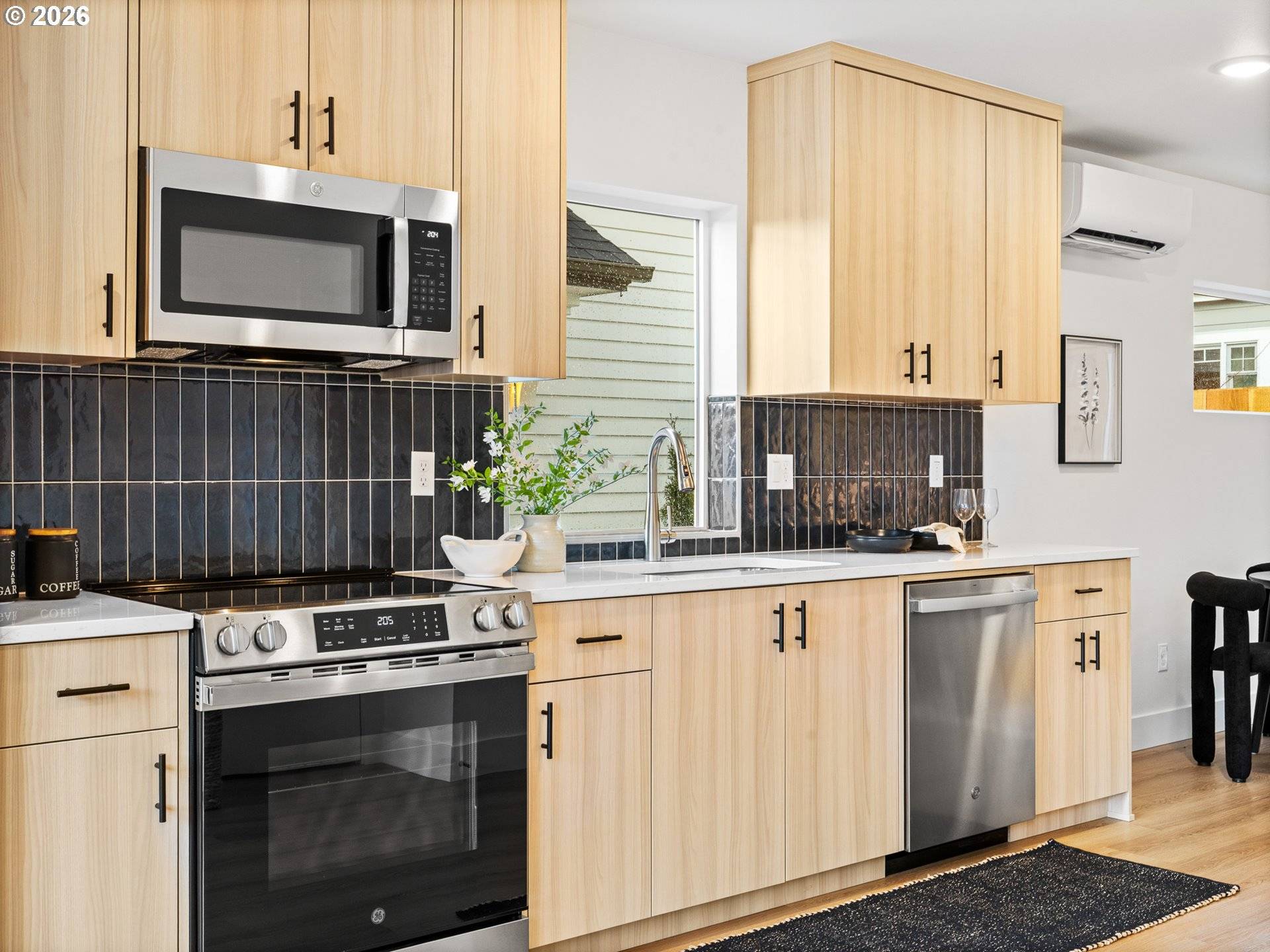 Portland, OR 97211,4206 NE 20th AVE #B