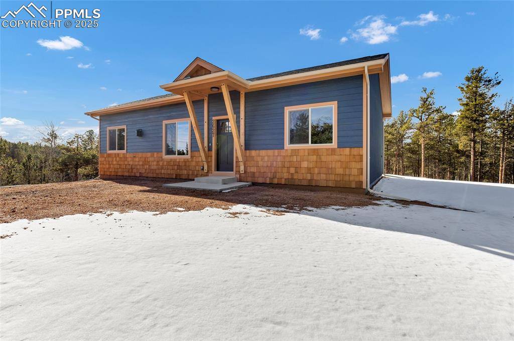 Florissant, CO 80816,2627 Pikes Peak DR