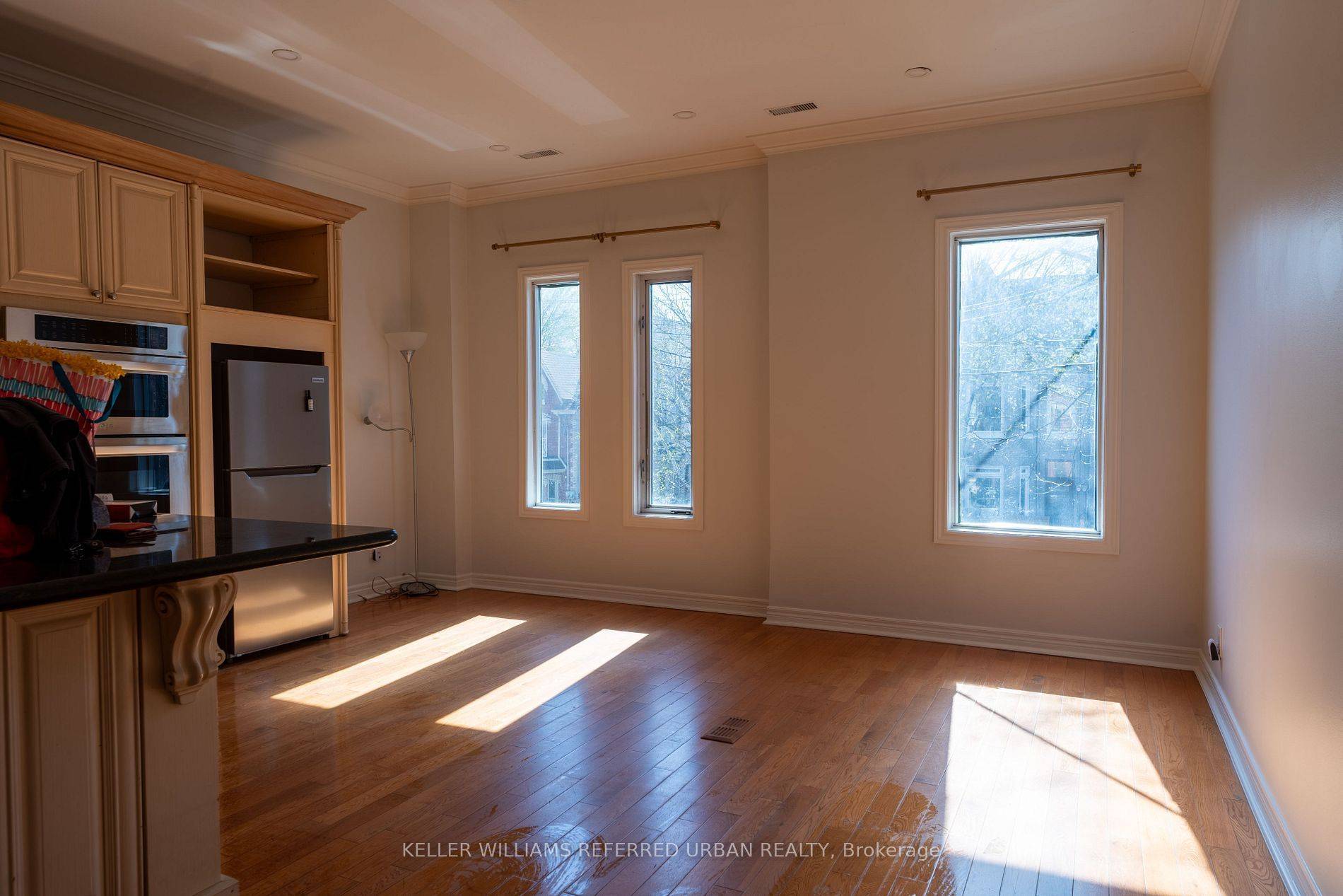 Toronto C01, ON M6J 2T1,177 Strachan AVE #Upper