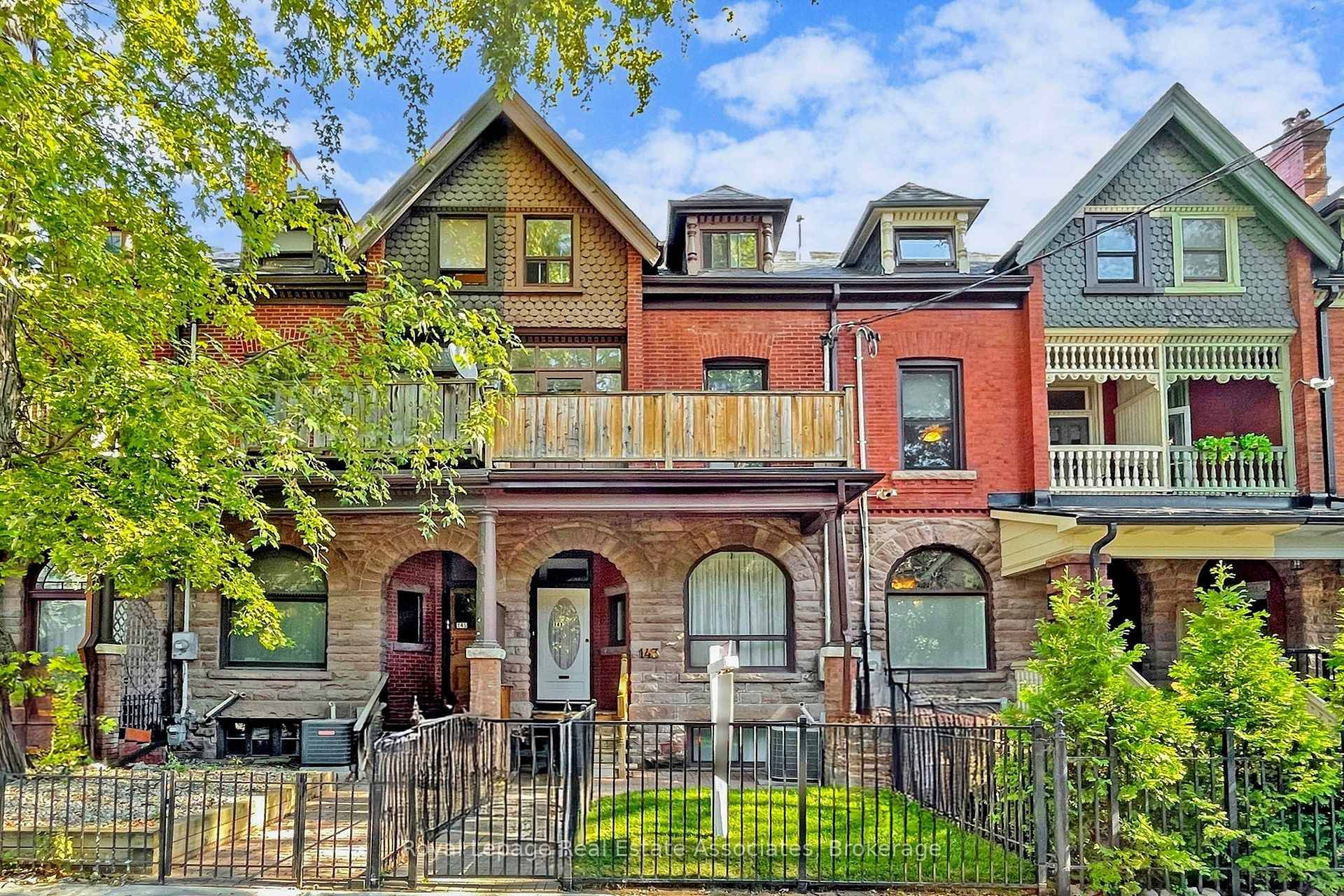 Toronto C08, ON M5A 2T2,143 Seaton ST