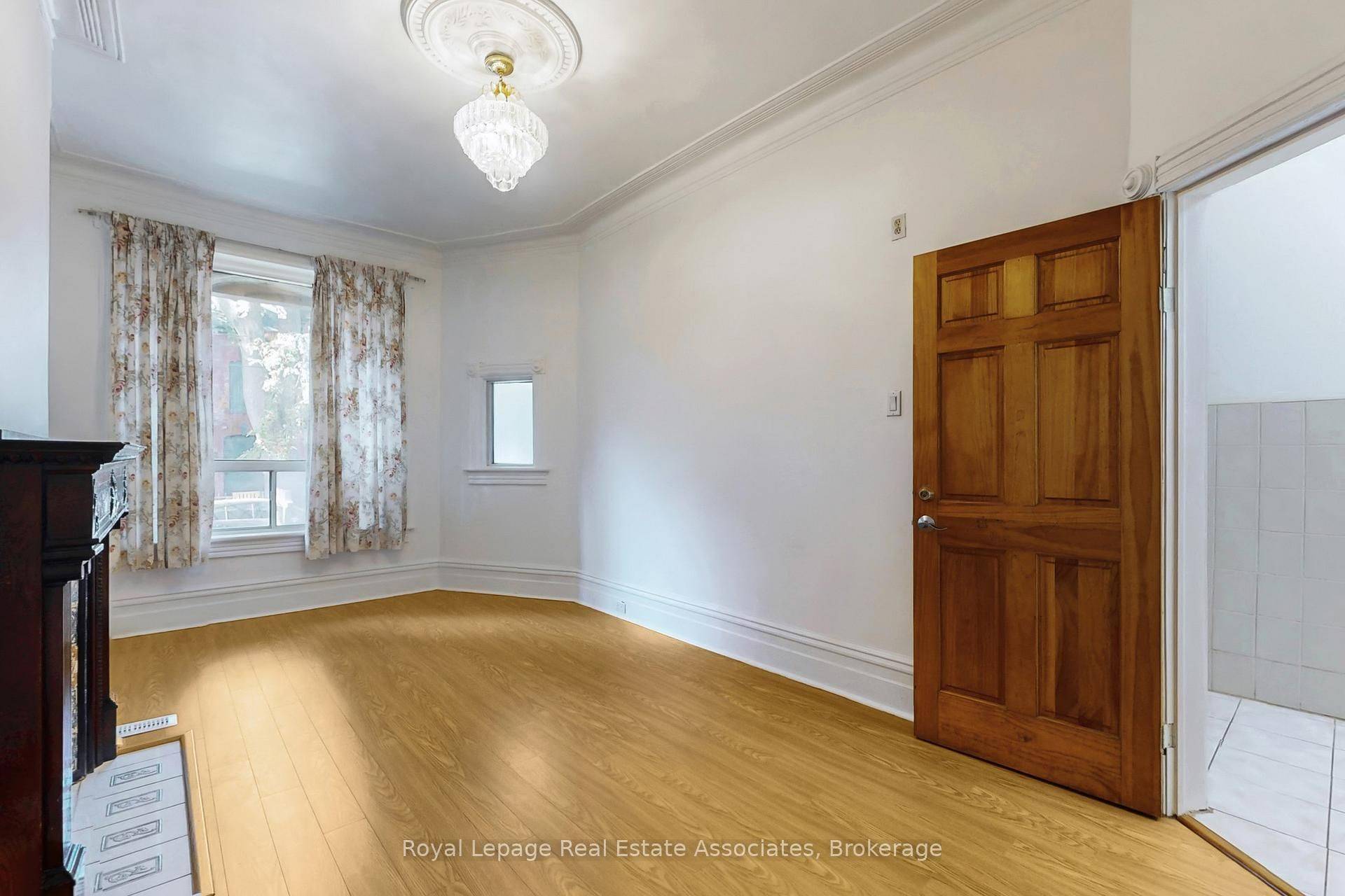 Toronto C08, ON M5A 2T2,143 Seaton ST